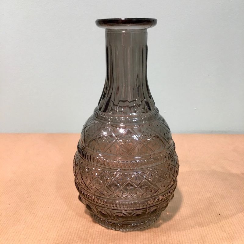 vase noir dentelé 2