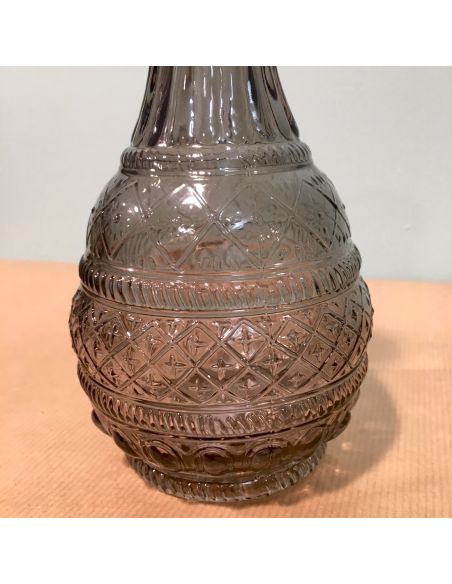 vase noir dentelé