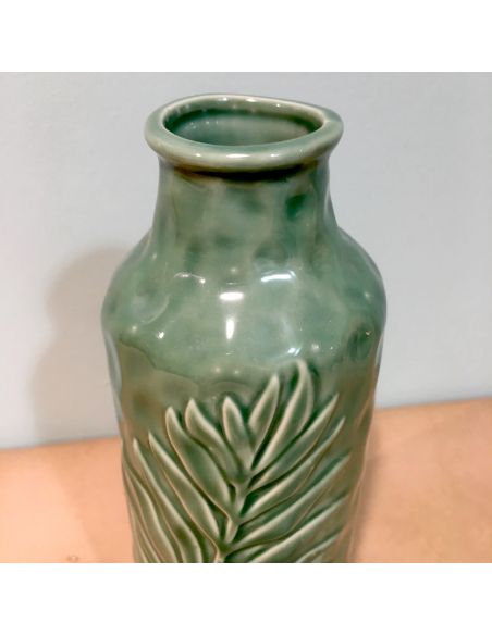 vase vert gravé feuille